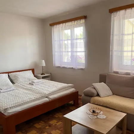 Vakantiehuis Linden House Sklené